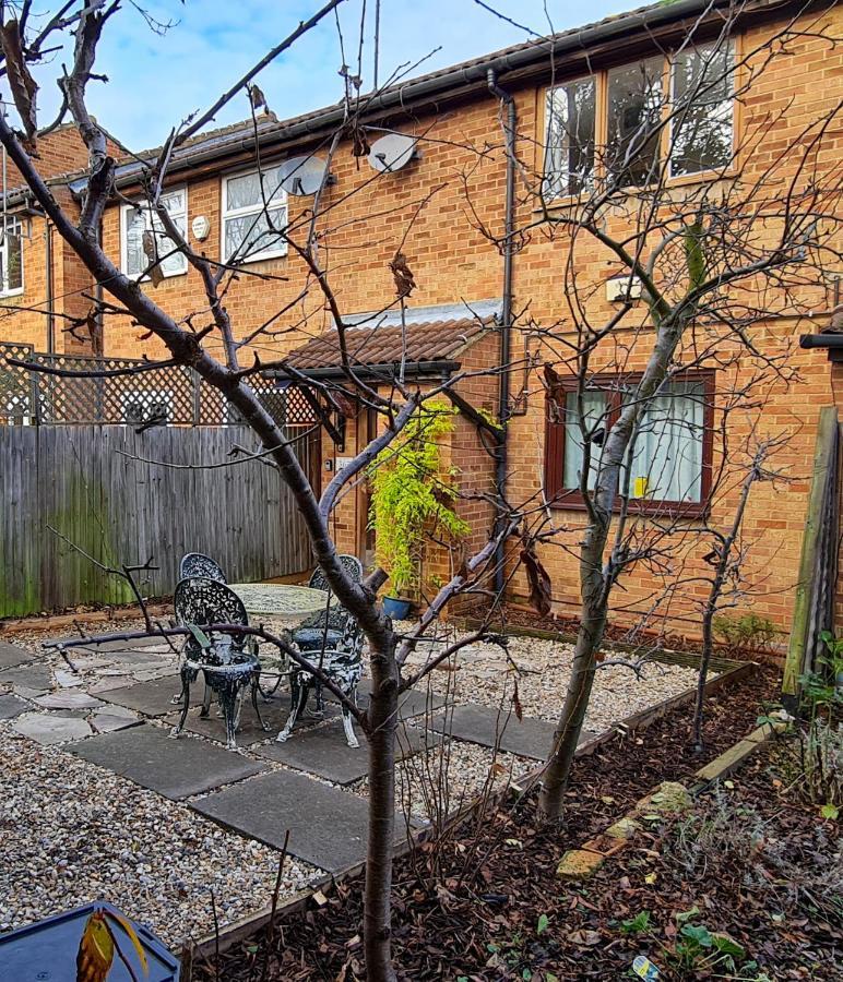 Sw19 - Quiet Split-Level 2-Bedroom Maisonette With Garden London Bagian luar foto