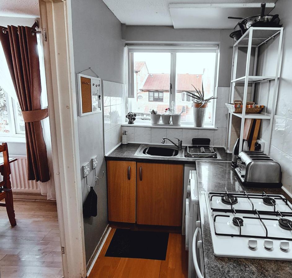 Sw19 - Quiet Split-Level 2-Bedroom Maisonette With Garden London Bagian luar foto