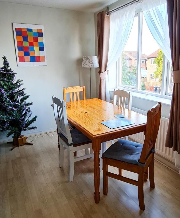Sw19 - Quiet Split-Level 2-Bedroom Maisonette With Garden London Bagian luar foto