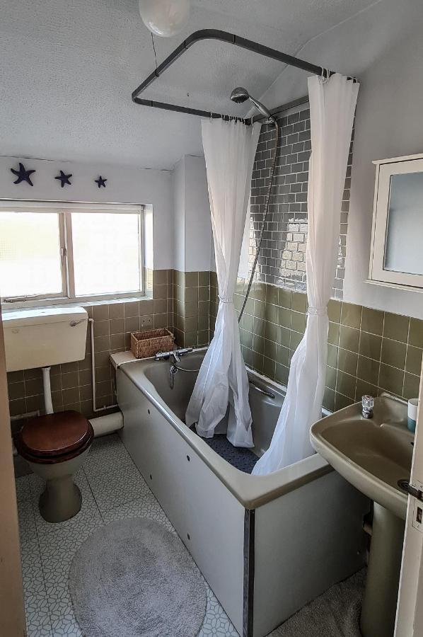 Sw19 - Quiet Split-Level 2-Bedroom Maisonette With Garden London Bagian luar foto