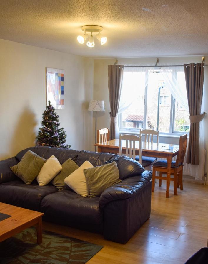 Sw19 - Quiet Split-Level 2-Bedroom Maisonette With Garden London Bagian luar foto