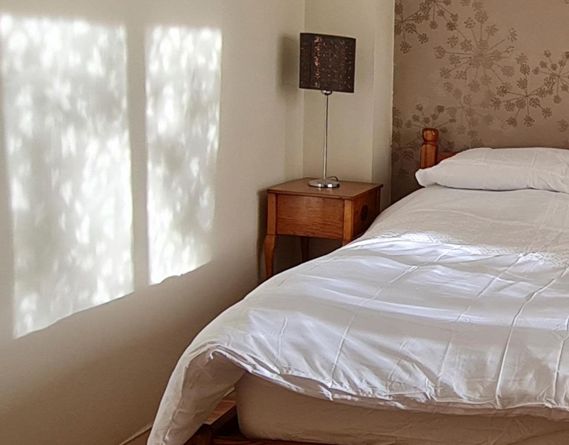Sw19 - Quiet Split-Level 2-Bedroom Maisonette With Garden London Bagian luar foto